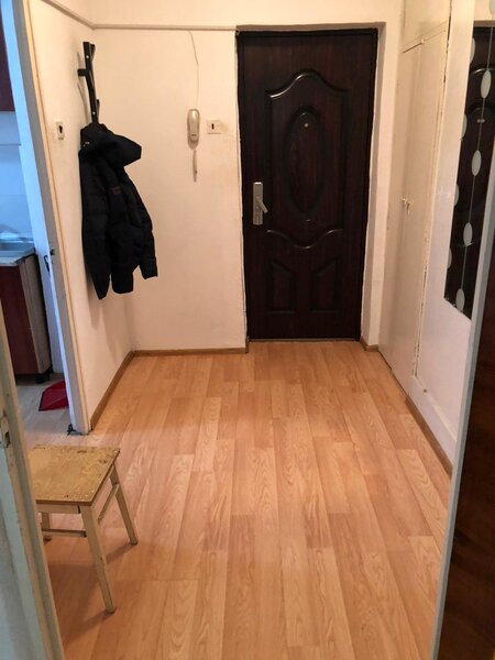 Titan, sector 3, Piata Minis, 1 Decembrie