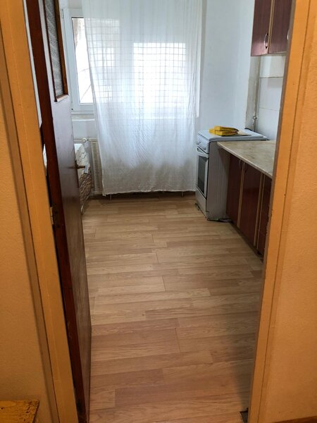 Titan, sector 3, Piata Minis, 1 Decembrie